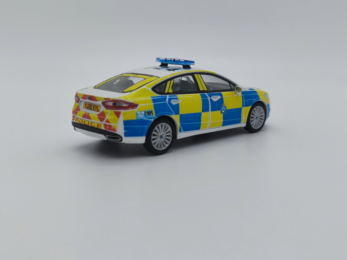 blue_code3's tweet image. 1/43 West Yorkshire Police Learning &amp;amp; Development Ford Mondeo #724