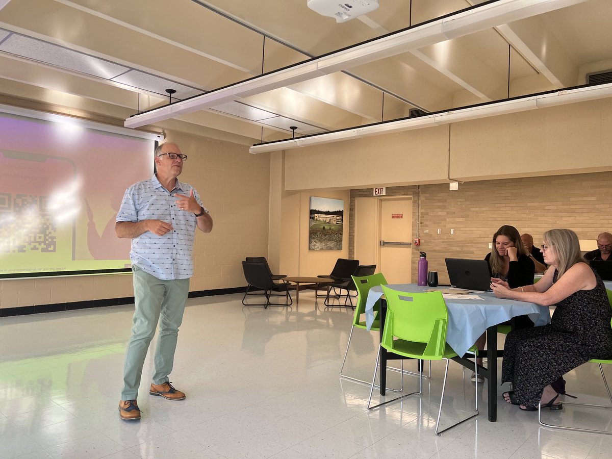 Simonds_HS's tweet photo. The #Seabee staff are working hard this morning learning about #PersonalityDimensions with our facilitator Gary Hall! 💚💛 https://t.co/JnsW0jaHiX