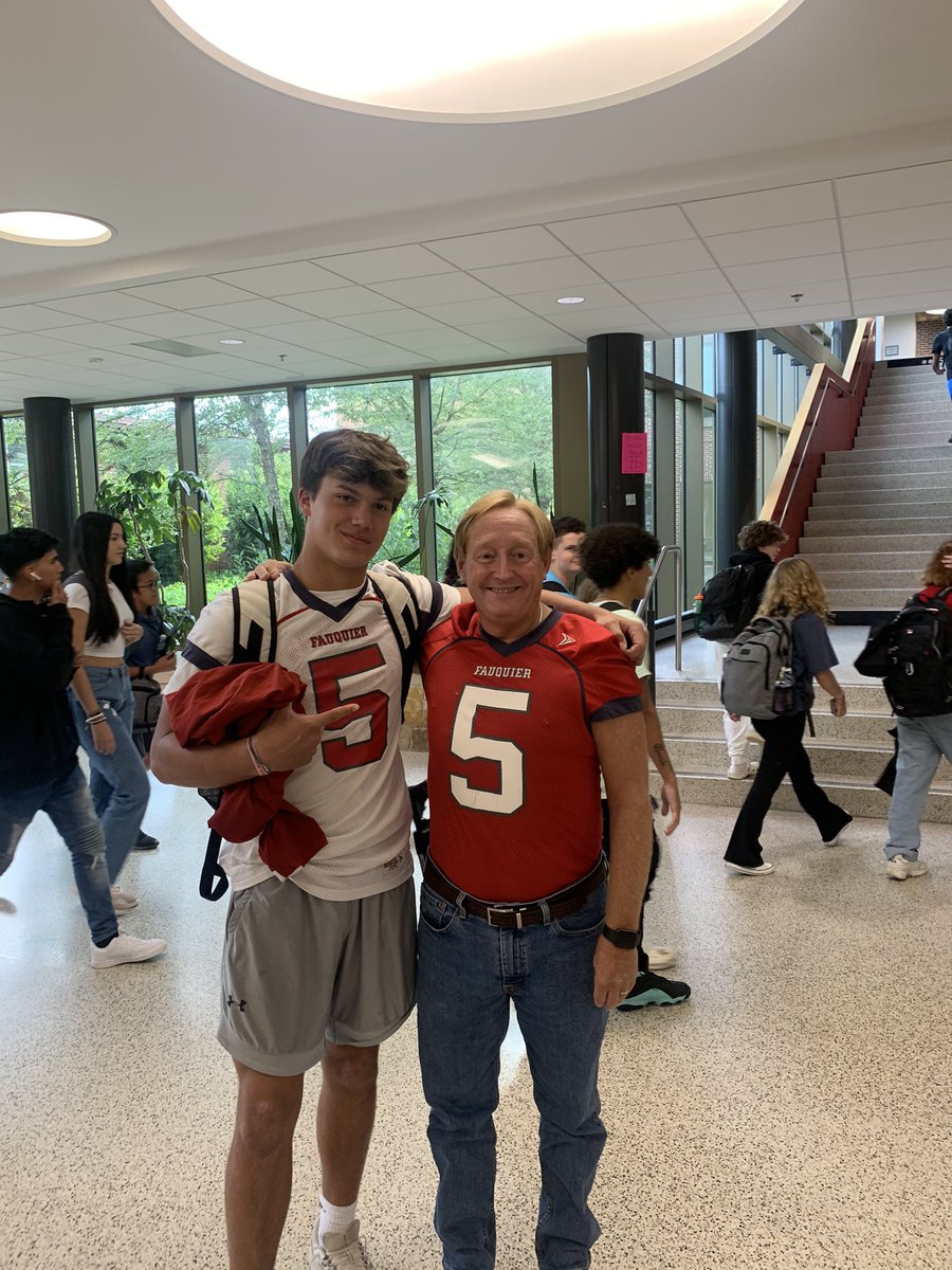 It’s Game Day Baby‼️‼️ #MrK #fnl <a href="/CoachHoffman7/">Chad Hoffman</a> <a href="/FFootball2019/">FHSFootball2019</a>