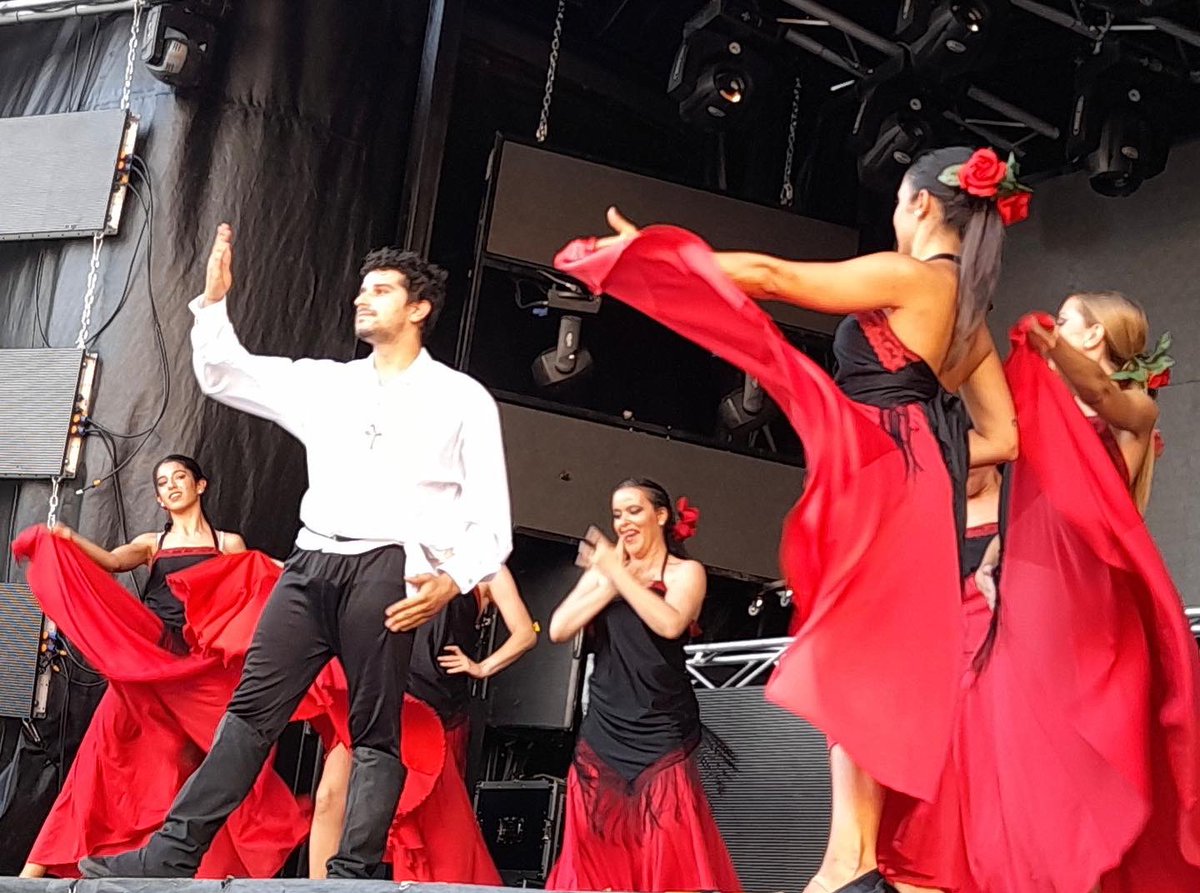 Pucela_Dance's tweet photo. Nos despedimos muy felices de agosto, un mes repleto de danza por nuestra hermosa comunidad, y recibimos septiembre con gran ilusión y novedosos proyectos 💃🏻 https://t.co/cMnZry7PkD