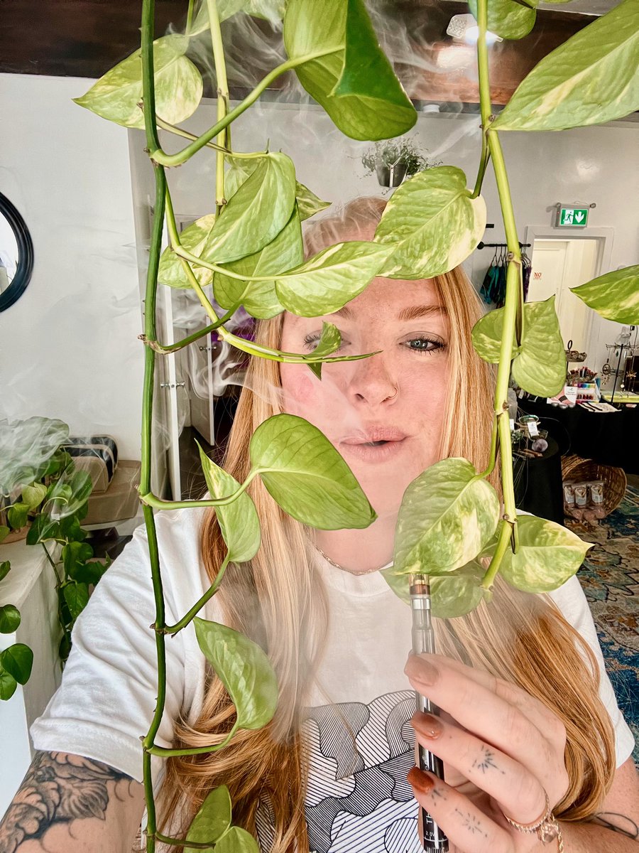 High 👋🏼 Happy Friday! Im so excited for the long weekend and our event tonight with <a href="/SilencedHippie/">✌</a> 👏🏼👏🏼👏🏼 #weekendvibes #longweekend