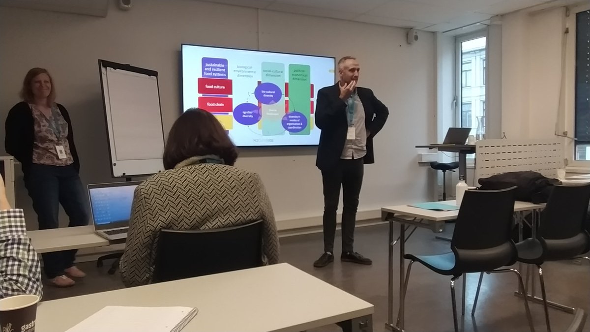 Socio(eco)logico (@socioecologico1) on Twitter photo Presenting out project <a href="/Foodiverse_EU/">Foodiverse</a> at <a href="/esaRN5_soccons/">ESA_RN5 Consumption</a> conference.
Session: "Diversity as a driver for more sustainable food systems"
<a href="/ebukurina/">Francesca Forno</a> @stefanwahlen <a href="/e_kopczynska/">Ewa Kopczynska</a> <a href="/KonradStepnik/">Konrad Stępnik</a> <a href="/BaerbelAssmann/">BM</a> <a href="/KesterenRosa/">Rosa van Kesteren</a> <a href="/AdrianBEvans/">Adrian Evans</a> <a href="/GunnarVitters/">Gunnar Vittersø</a> @michegiov Presenting out project <a href="/Foodiverse_EU/">Foodiverse</a> at <a href="/esaRN5_soccons/">ESA_RN5 Consumption</a> conference.
Session: "Diversity as a driver for more sustainable food systems"
<a href="/ebukurina/">Francesca Forno</a> @stefanwahlen <a href="/e_kopczynska/">Ewa Kopczynska</a> <a href="/KonradStepnik/">Konrad Stępnik</a> <a href="/BaerbelAssmann/">BM</a> <a href="/KesterenRosa/">Rosa van Kesteren</a> <a href="/AdrianBEvans/">Adrian Evans</a> <a href="/GunnarVitters/">Gunnar Vittersø</a> @michegiov