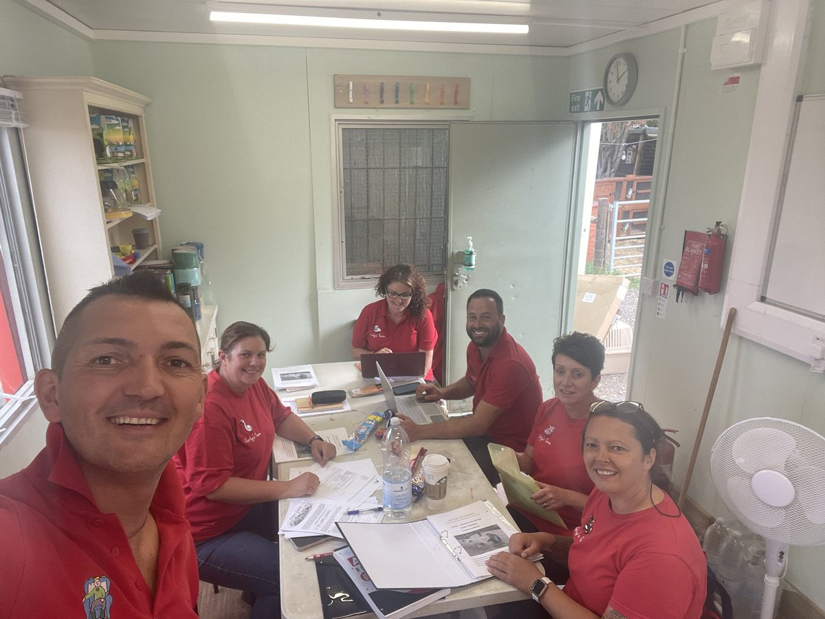 CurlysFarm's tweet photo. Day Two of staff training for the Curly’s Farm staff.
CEVAS Therapeutic Route training all going well. A quick biscuit break to fuel the afternoons learning.
Meaning we’ll gain ANOTHER GOLD TRACTOR in recognition of our trained personnel
#CEVAS #curlysfarm #farming https://t.co/YnBVctSBAR