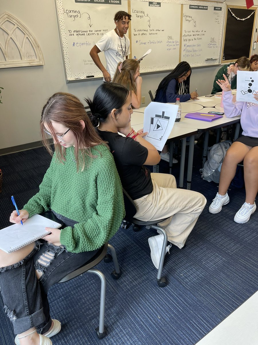 kandle_pierce's tweet photo. Working on communication in Counseling and Mental Health! #drawingandtalking https://t.co/n1sQHdkVup