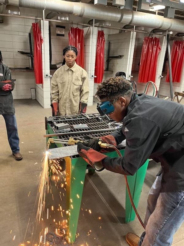 DesotoParish's tweet photo. MHS Welding students have graduated from classroom instruction to the lab. By the end of this semester they will able to cut metal with Oxy-Fuel and Plasma, Arc Gouge, complete 1F-4F and 1G-4G welds and practice other welding processes. #FindYourWayFriday https://t.co/y0riGhVzEU