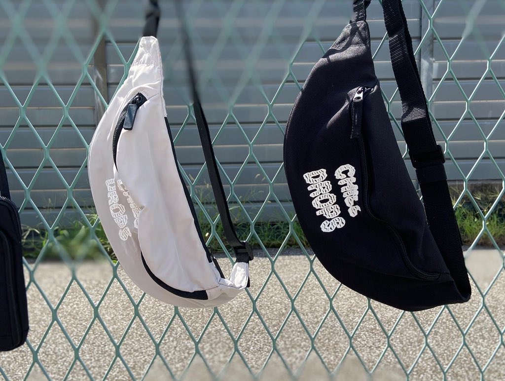 RYU59's tweet photo. Ryusuke Kawamotoソログッズ明日9/3(土)夜の20:00から通販開始予定です。
・Travel Wallet
・Belt Bag
は数が少数の為、お1人様1点のみでお願いします。
使い勝手も見た目も良くて、自分も欲しいー(о´∀`о)
https://t.co/vvRRrcTNJ9
#ryusukekawamoto #loops #chlldrops #champion #bagbase https://t.co/nRiINMZTFF