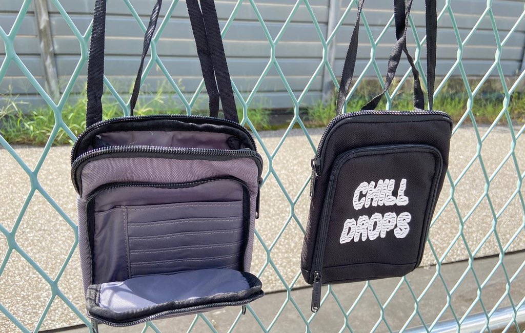 RYU59's tweet photo. Ryusuke Kawamotoソログッズ明日9/3(土)夜の20:00から通販開始予定です。
・Travel Wallet
・Belt Bag
は数が少数の為、お1人様1点のみでお願いします。
使い勝手も見た目も良くて、自分も欲しいー(о´∀`о)
https://t.co/vvRRrcTNJ9
#ryusukekawamoto #loops #chlldrops #champion #bagbase https://t.co/nRiINMZTFF