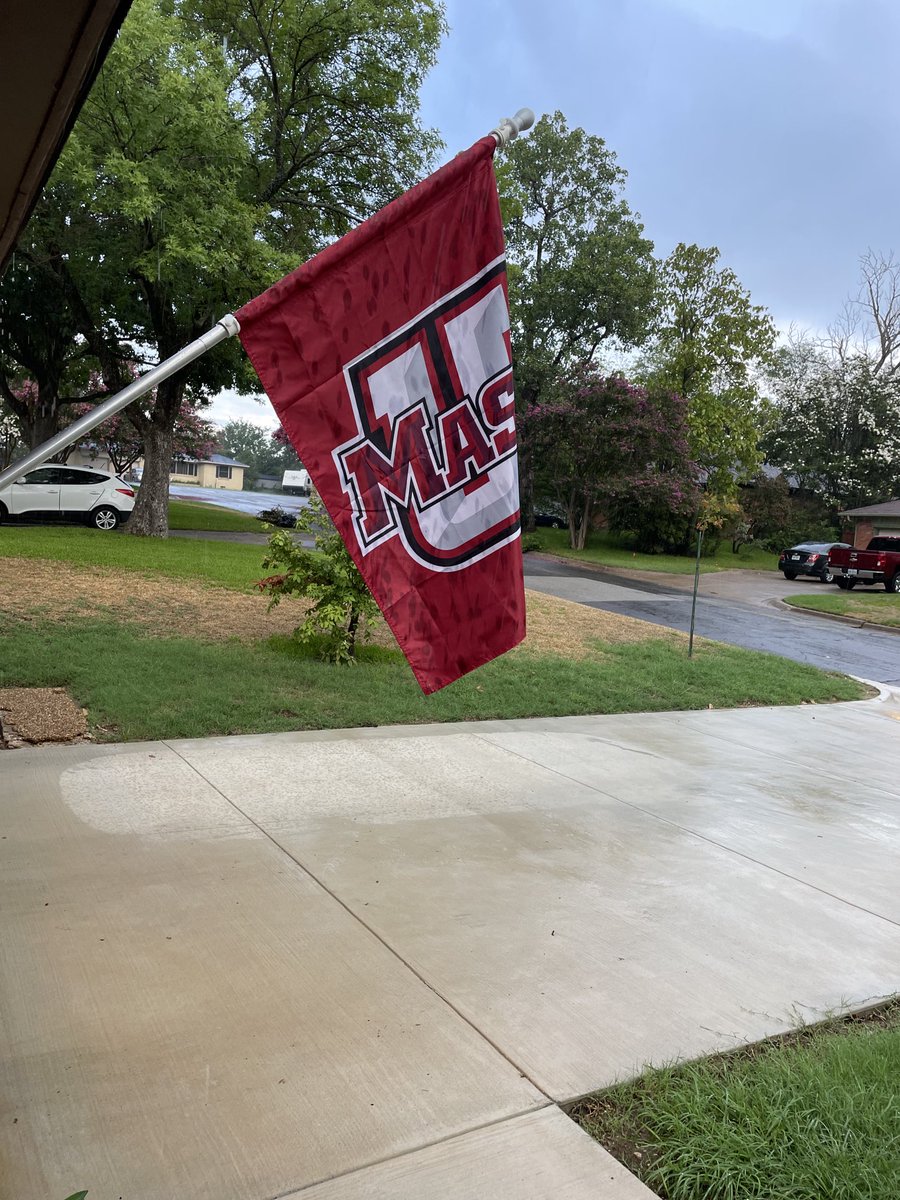 MaryEGarcia's tweet photo. The UMass journey begins! #umassfootball #umassathletics #olinerocks #minutemen https://t.co/V3odPDZ6Zu