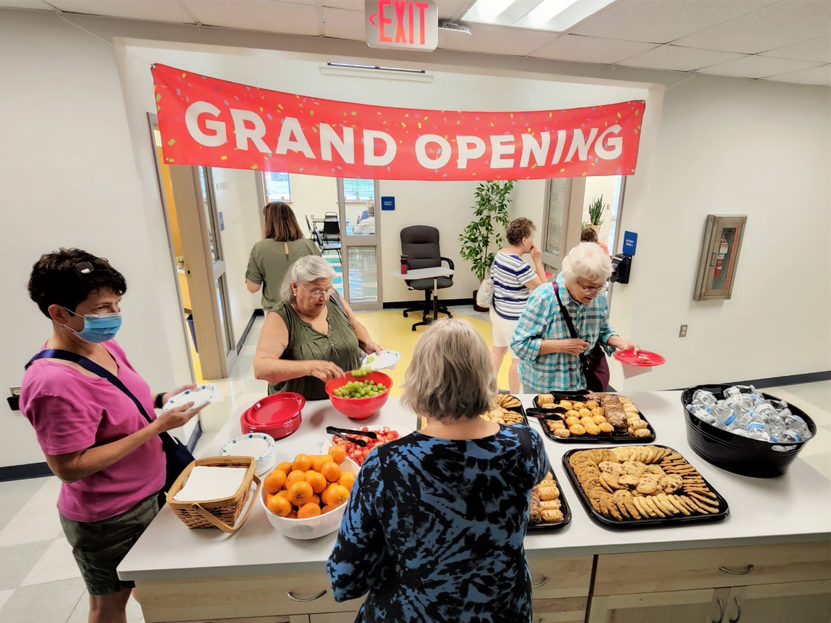 SoPoParksRec's tweet photo. Our new Senior Drop-in Center will be open starting Sept 6 for residents and non-residents ages 50+. Hours are: M-Th 9-3pm, F 9-12pm.
https://t.co/pdqT0PvXhV https://t.co/r5WiY9ExBe