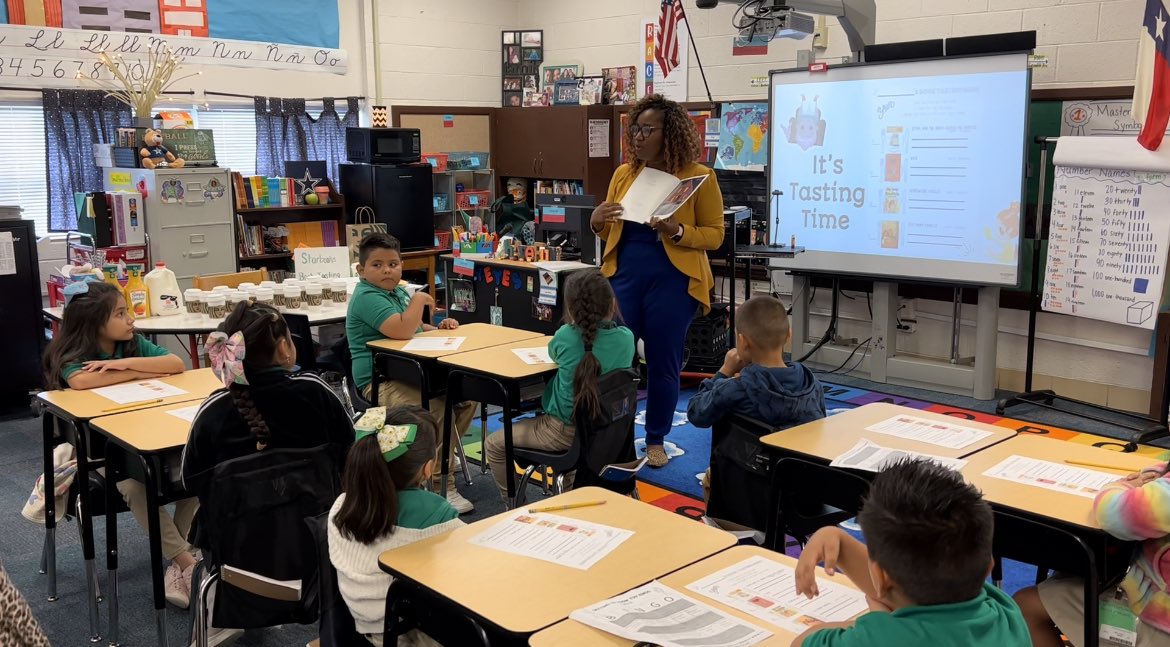 JulieMorgan262's tweet photo. 2nd grade went to Starbooks today and did a book tasting with Ms. Brady and Ms. Reyes!  @MrsBradysBunch @rogers_buchana  #LANlevelup #lionslevelingup @LAComoFWISD https://t.co/RbfCsXwYRI