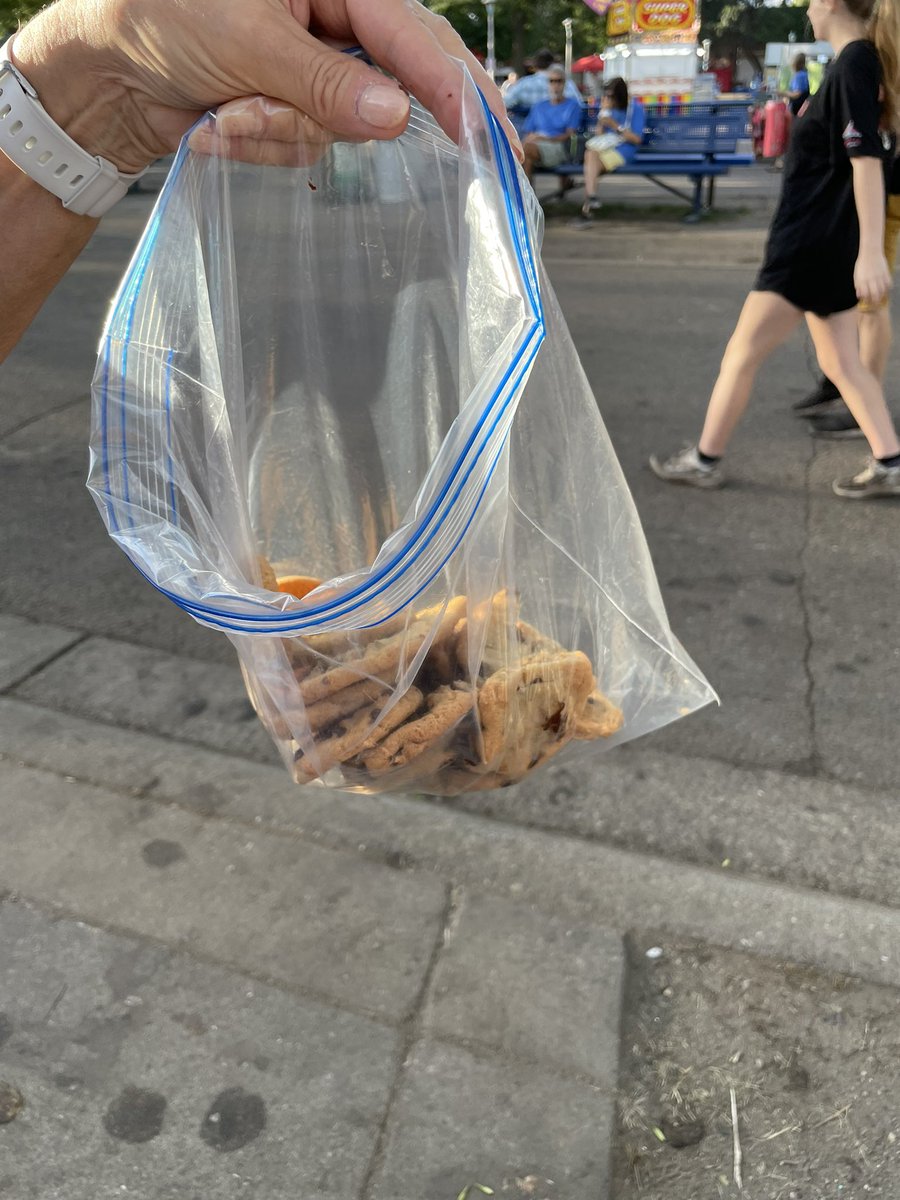 Beeeiscute's tweet photo. Real @mnstatefair fans know why you need to bring a baggie to the fair @SweetMarthas https://t.co/5ZlcVFF0xU
