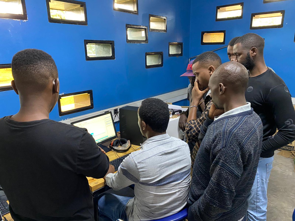 DigiCenterRW's tweet photo. Yesterday we received a team of incubates from @IAF_Wood_Sector and introduced them to our CNC machine.

It was a great pleasure to explore the synergies between our projects and to see the hunger for skills of our visitors.

#STEMforIndustry #nirdastem #CNCmachine #MadeInRwanda https://t.co/BgQjKVekD4