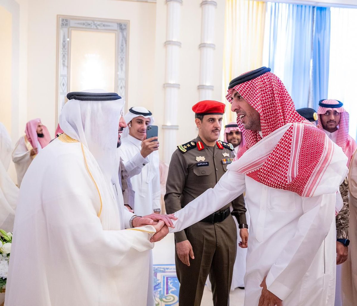 aa_hosain's tweet image. كل الشكر لقائد الرحلة وداعمنا الدائم سمو #أمير_القصيم الأمير الدكتور فيصل بن مشعل بن سعود بن عبدالعزيز❤️ .. وكل التقدير لرفقاء الدرب من جهات وداعمين ولجان وأفراد وكل اللذين بذلوا وأخلصوا ورسموا لوحة فنية رائعة لـ #مهرجان_تمور_بريدة. 
#رؤية_السعودية_2030