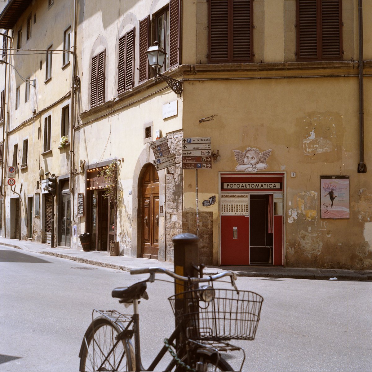fabio_corsatto's tweet photo. 🎞️ #kodak Gold 200 📷 Rolleiflex 2.8F https://t.co/45EYk0k3vO