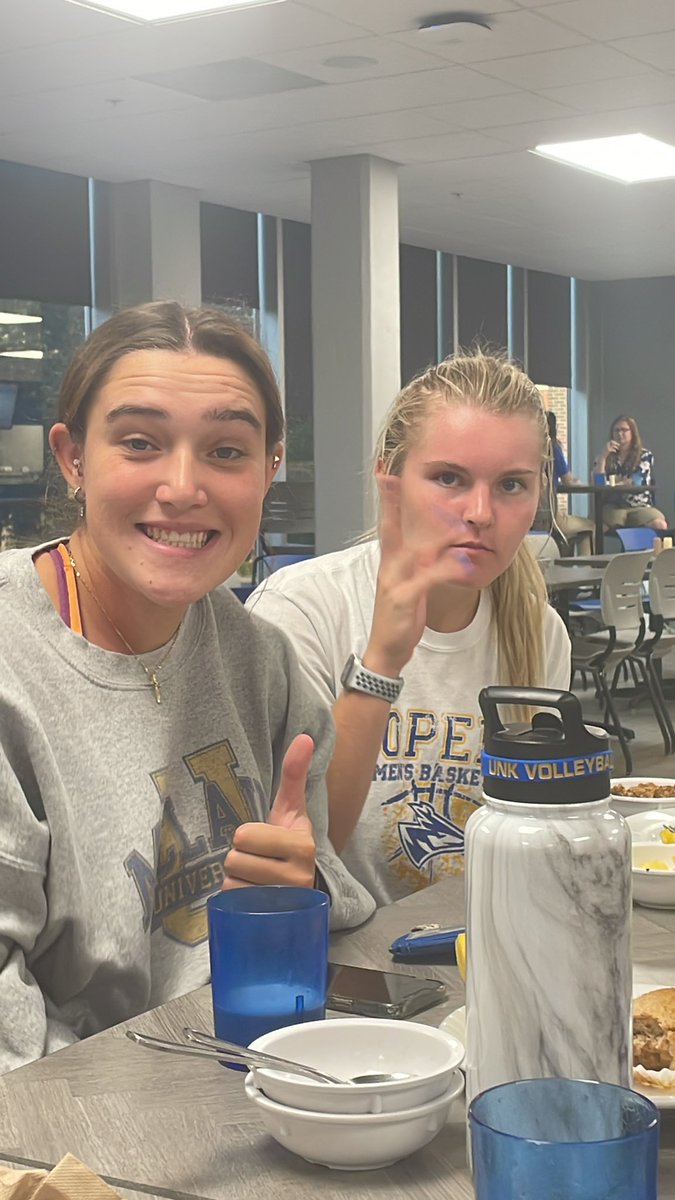 Get yourself freshmen who will swipe your whole team into the caf after morning conditioning when literally no one wants to go home and make breakfast for themselves 
#bonding #weluvufreshmen #brekky #goodmoodfood