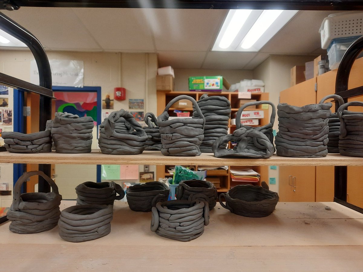 wendymmilne66's tweet photo. Jumping right in with coil pots the second week of 4th gr art. At Open House some former students (who are now parents) told me they still have their coil pots! π #lifelonglearning #nevergetsold #favoritelesson #artteacherlife #youngartists #clay #whyiteach #coilpots https://t.co/UNxc7FWkgQ