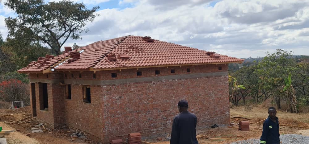 CoslicConstruc2's tweet image. #transformations #construction #constructionindustry #LetsMakeGreatThingsHappen #HarareZimbabwe
Day 23 - 27: Stage 12: Roof Structure in collaboration with @thebuildersjoint-COMPLETE! Stage 13: Beam Filling-COMPLETE! Stage 14: Roof Covering-COMPLETE! Boom shell structure done!