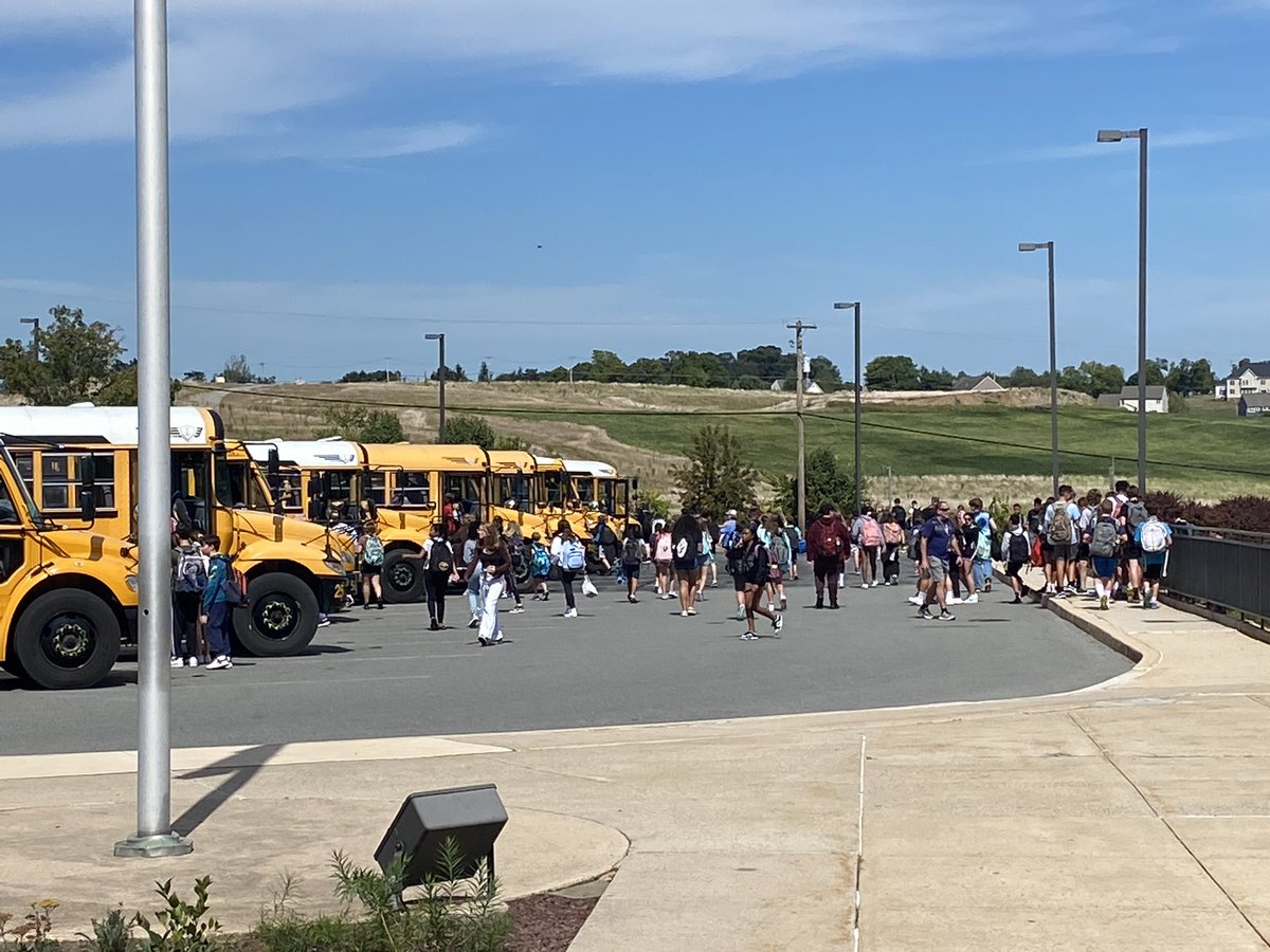 It’s been a great week at EYMS but with a long weekend ahead, we are hustling out of here like we’re late for dinner! Have a Golden weekend, Knights! #ThatFridayFeelingEYMS <a href="/EasternYorkSD/">Eastern York </a>