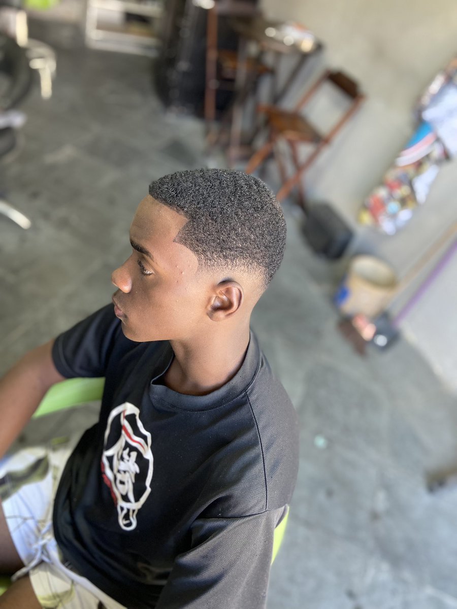 thdocorte22b's tweet photo. Régua no menor bom @soouht 📏✂️💈🕺🏿🇦🇩🇨🇴
@terradopeixe @bailedaromeniaa
#bailedaromenia #carteldemedelin #vilaaliança #bangu #reguamaxima #cortesemtinta https://t.co/LJnsM9erfP