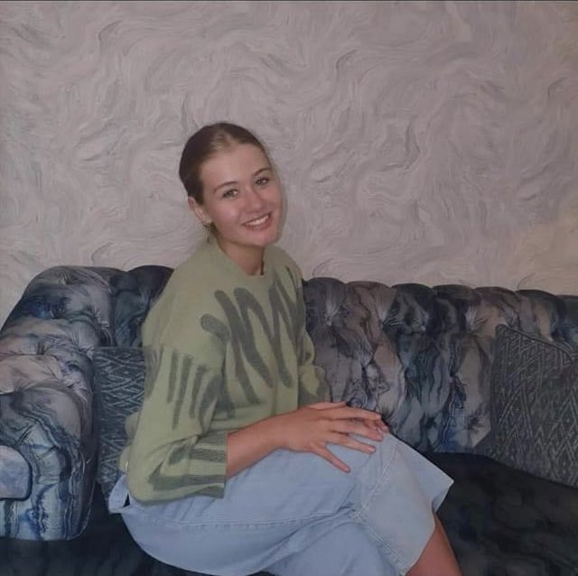 BonnyriggRose's tweet image. Missing Person. Please Share.

@BonnyriggLadies footballer Lucy Bowe was last seen in Livingston, wearing a black hooded jumper with her hair down.

Please get in contact with @BonnyriggLadies if you have any information or see Lucy.