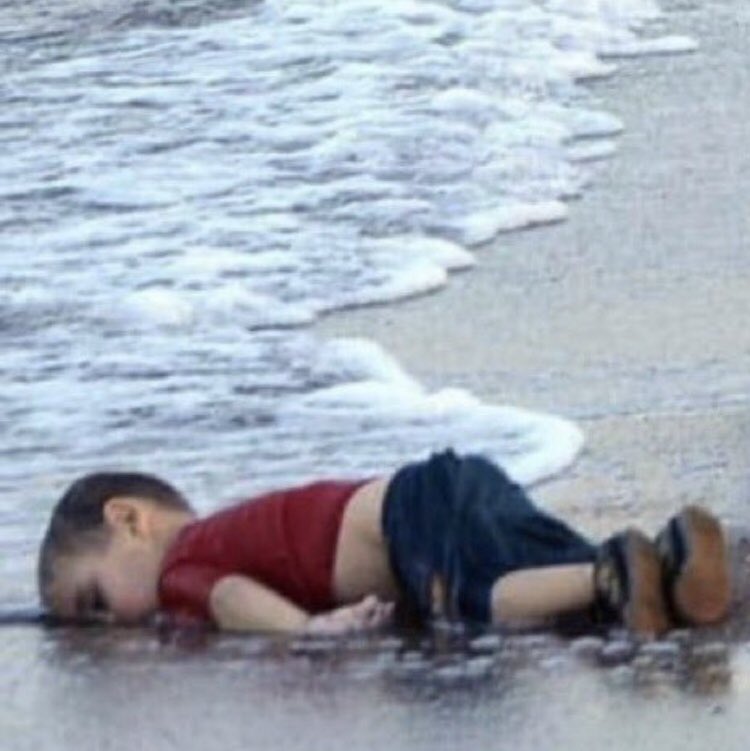 2015/9/2
  tarihinde,insanlığın ve mülteciliğin sahile vurmuş hali!
2015/9/2 الإنسانية واللاجئ على الشاطئ!!
#AylanKurdi
#AylanBebek