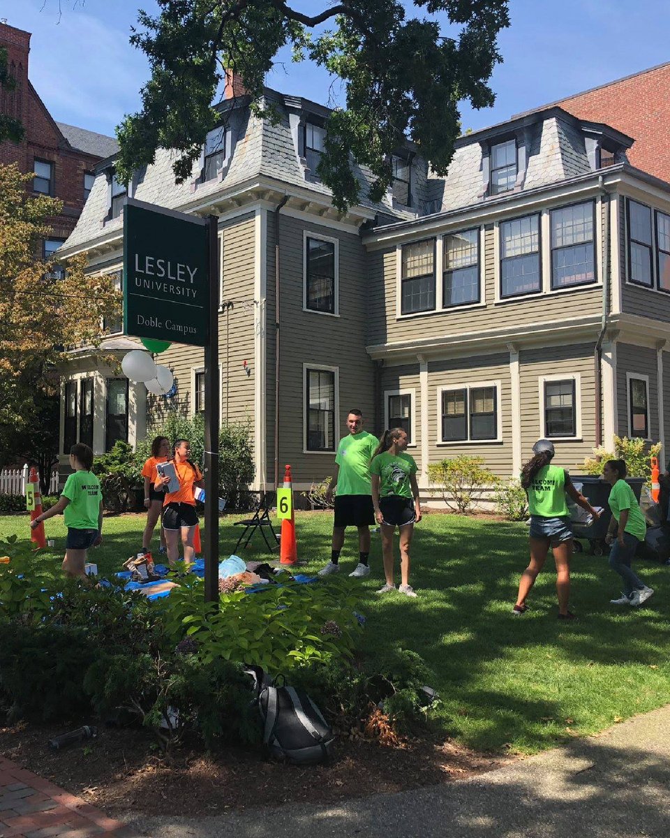 lesley_u's tweet photo. When #NationalCollegeColorsDay falls right before #LesleyMoveIn weekend! We're so excited to see everyone and get this semester started β
Welcome to Cambridge! ππ³π¦πππΎππ
#LesleyUniversity #MoveInWeekend #BackToSchool #Throwback #FBF #FridayVibes #Cambridge #CambMA https://t.co/rlAdtjIPJX