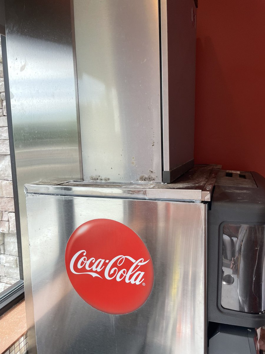 ThatSullyGirl's tweet photo. @DelTaco @cobbcountygovt maaaay wanna go make a stop to the Del Taco at Barrett Parkway/Cobb Parkway, just don’t get yourself a drink from the fountain beverage machine… 🤢 https://t.co/FzZ4TsLKOF