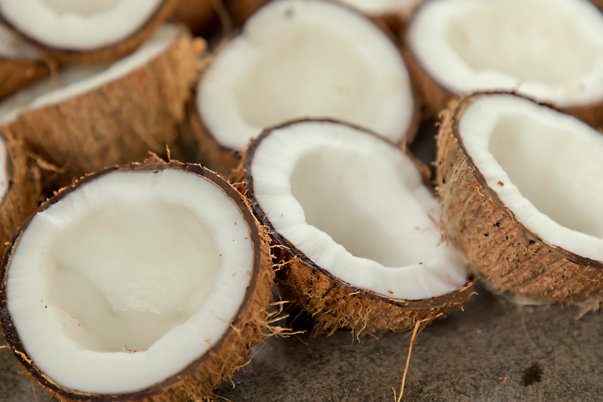 asifood's tweet photo. It's #WorldCoconutDay! Here are our top reasons to celebrate:
🥥 You can't make a piña colada or a decent Thai curry without it
🥥 Its water makes a great recovery drink
🥥 Its fibrous husk, when burned, repels mosquitos

Read more here ↓
https://t.co/ArnsHt4wKh https://t.co/5Tam1zCf5m