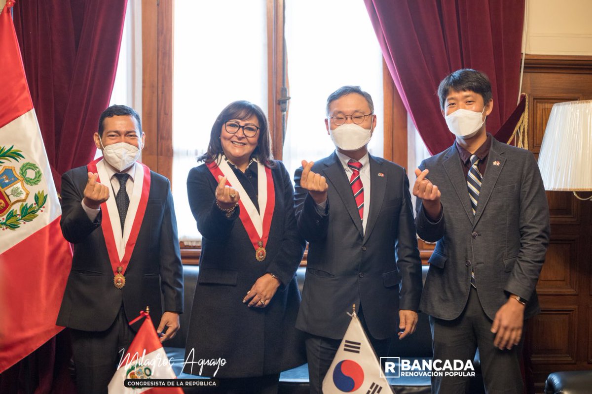 MJAguayo63's tweet photo. 🇵🇪🇰🇷 Como integrante de la Liga Parlamentaria de Amistad Perú-Corea del Sur, junto al congresista @HitlerSaavedra , hemos reconocido la loable labor que el Excmo. Sr. @JYungjoon , embajador de la República de Corea en el Perú, viene realizando en nuestro país. https://t.co/yjYTEtqrvR