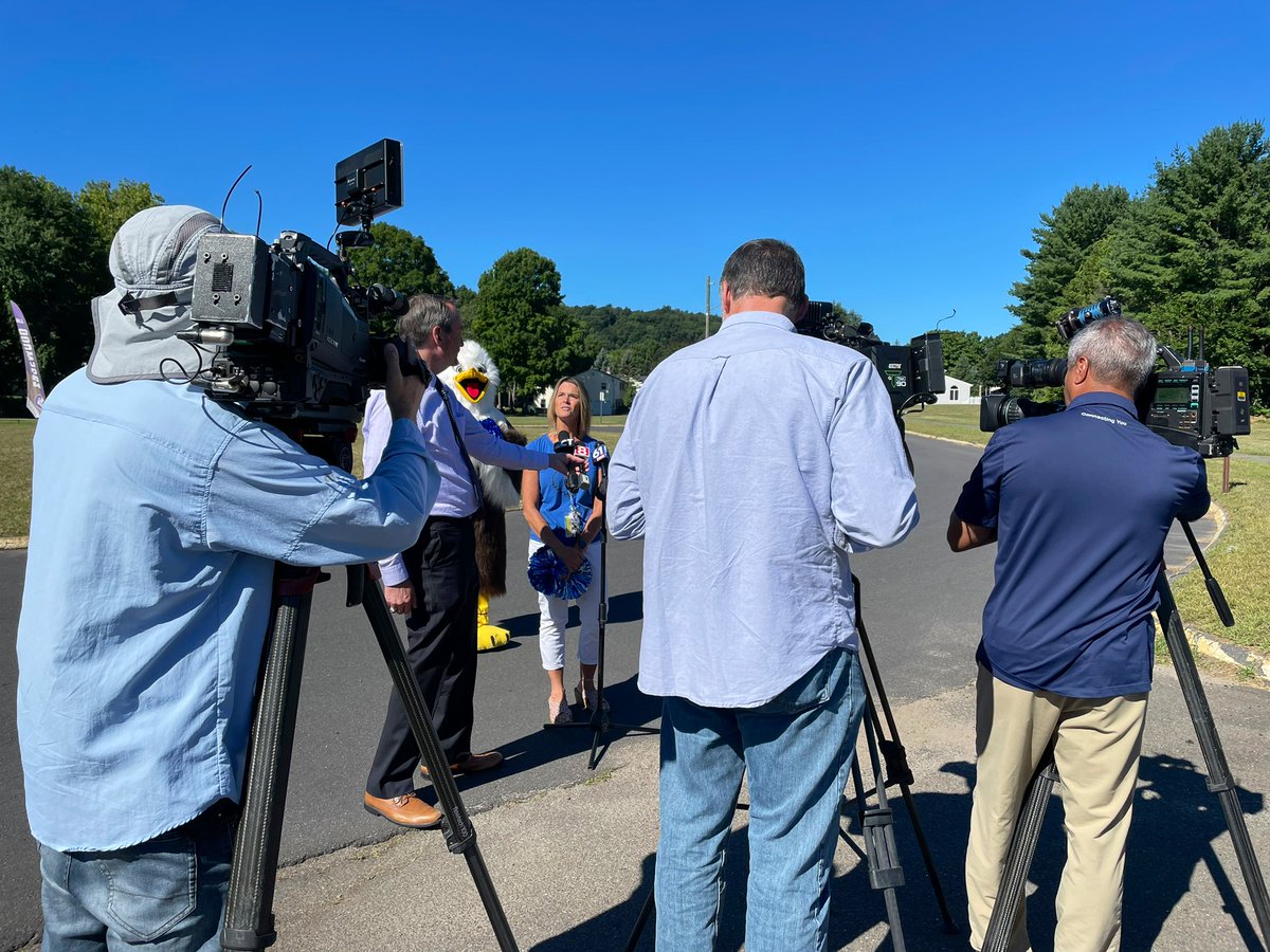 Back-to-School Parade at Edgewood! <a href="/lifeattheedgect/">Edgewood School</a>