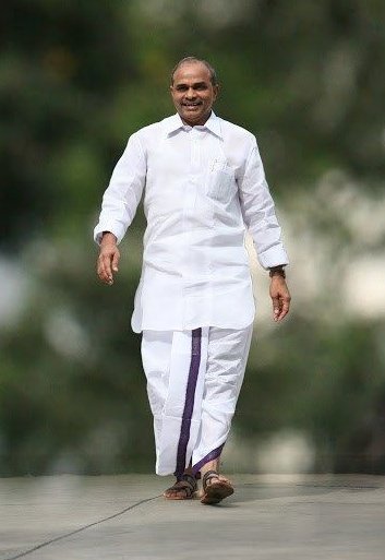 aakarshnetha's tweet photo. Marapuraani Mahanetha, SHRI DR.#YSRajasekharaReddyGARU, left an indelible imprints on the hearts of all telugu people.
Will always be remembered for your ebulient leadership and pro-people welfare schemes that benefitted all sections of society.
#YSRLivesOn #YSRdeathanniversary https://t.co/ytxh4L9KgD