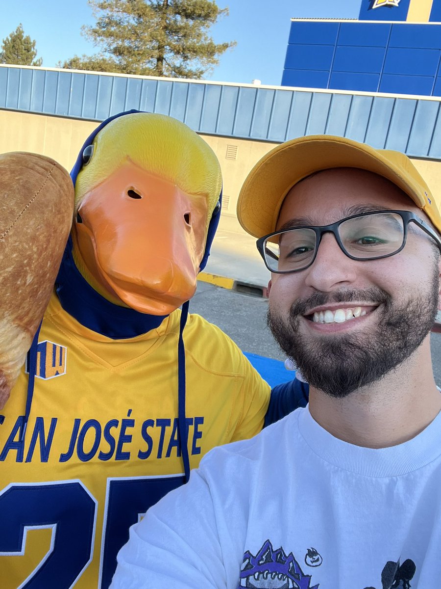 ClementiNick's tweet photo. Good to see the homie @SJSUDuck last night ππΌ #BreadAcquired https://t.co/LCiFv4uW1L