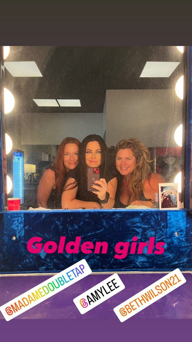 EvaWebsite's tweet photo. | TOUR PIC
Golden Girls ๐ฉ๐ผโ๐ฆฐ๐ฉ๐ป๐ฉโ๐ฆณ
๐ธ Evanescence Instagram stories
#evanescence #tour #evkorn #amylee
@AmyLeeEV @MadameDoubletap @evanescence #Tour #evtour #goldengirls #amyleeev https://t.co/OteDqwB5Oz