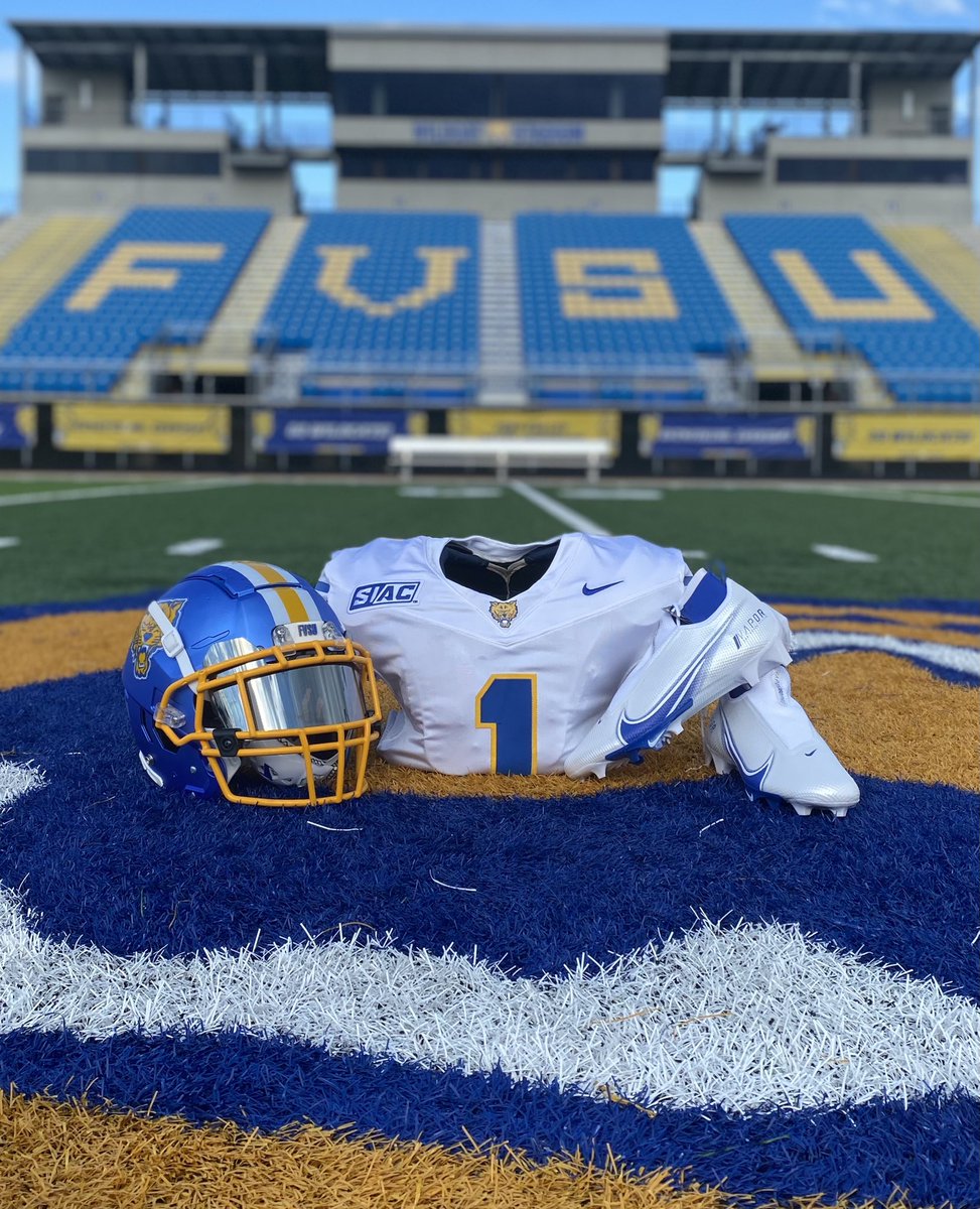 FVSUFootball's tweet photo. @FVSU_EQUIPMENT GOT US RIGHT FOR THE SEASON WITH THE NEW THREADS‼️‼️🔥🔥 MORE TO COME! @FVSUATHLETICS @TheSIAC @UNISWAG @RedTailsClassic https://t.co/wUVS6vny6k