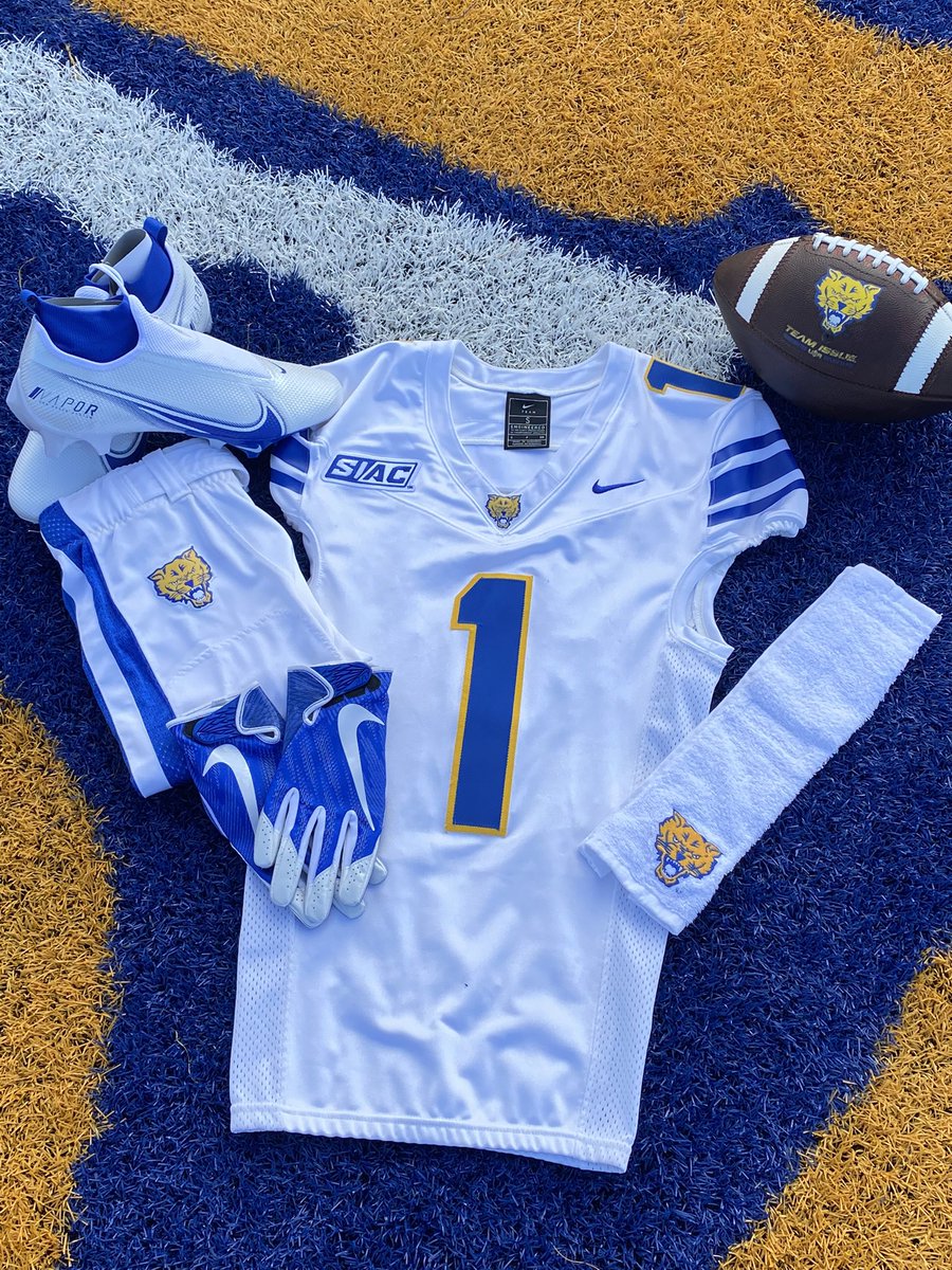 FVSUFootball's tweet photo. @FVSU_EQUIPMENT GOT US RIGHT FOR THE SEASON WITH THE NEW THREADS‼️‼️🔥🔥 MORE TO COME! @FVSUATHLETICS @TheSIAC @UNISWAG @RedTailsClassic https://t.co/wUVS6vny6k