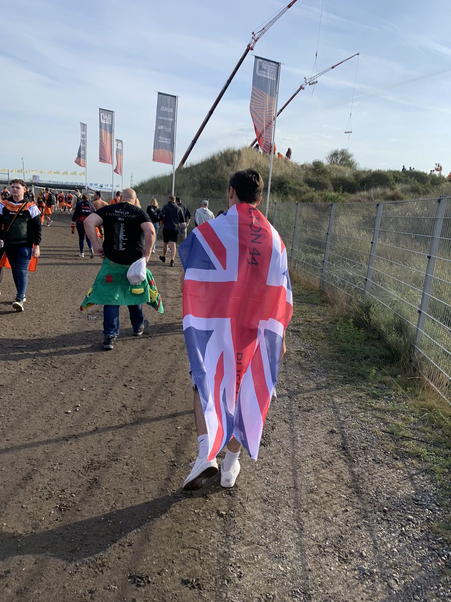 Stuartwlls's tweet photo. @LewisHamilton Go Ham https://t.co/B57OQxEU02