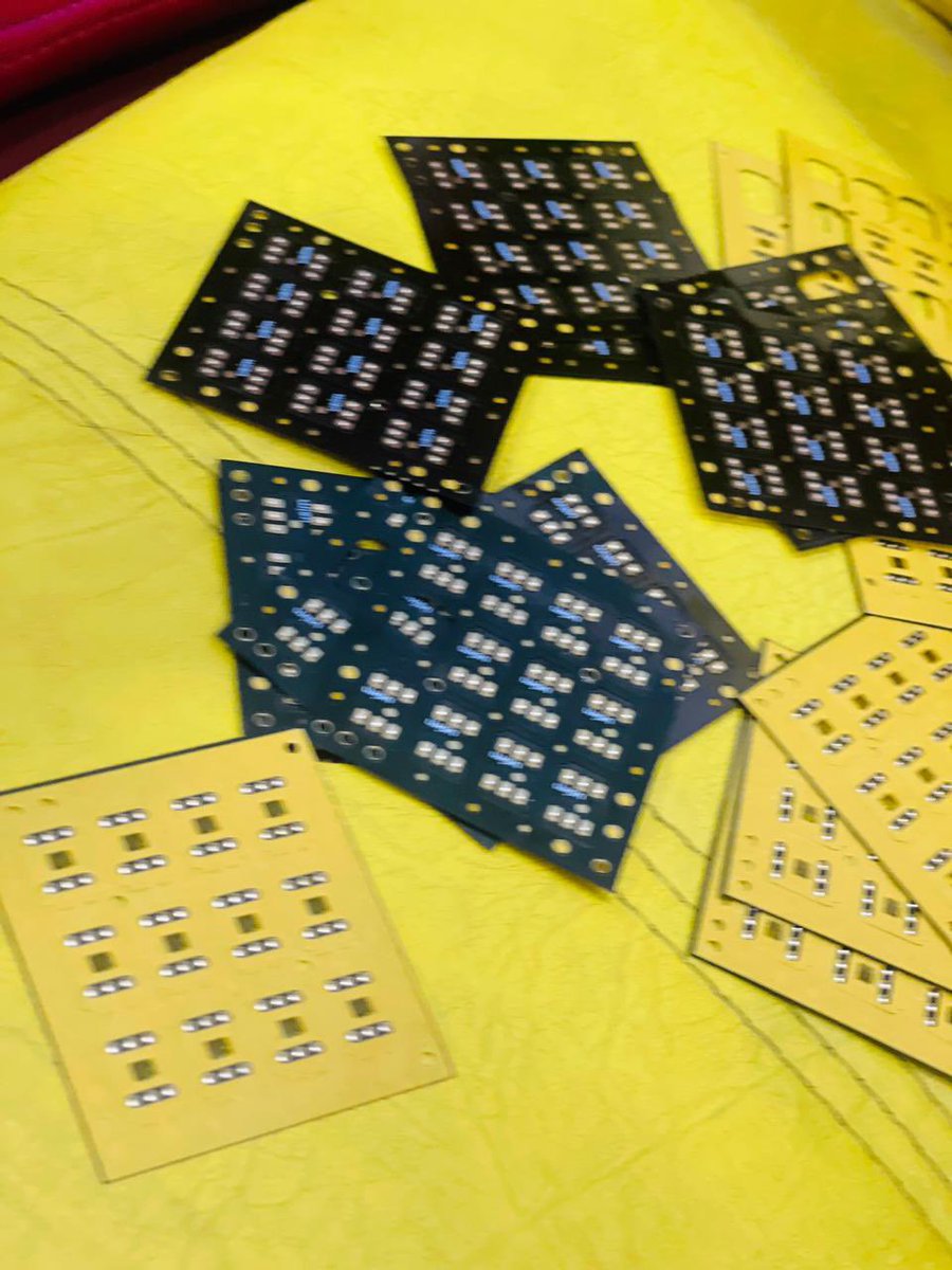 All iphone Jv sim available   More info come on my wahtsapp 0324-4990081.    All  world delivery available