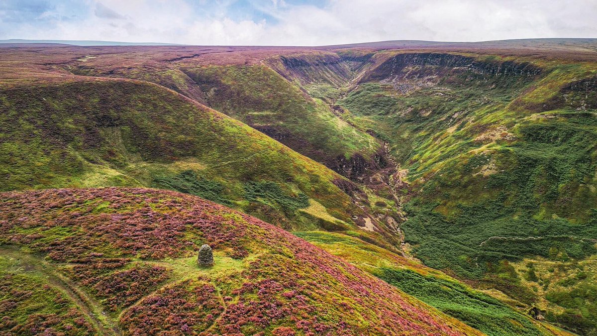 holmfirthdrone's tweet photo. The Beehive Cairn above Ramsden Clough near Holmfirth, Yorkshire, UK. The heather bloom has all but faded away... 
#holmfirth #pennines #peakdistrict #ramsdenclough @peakdistrict @yorkshirepost @BBCLookNorth @PeakDistrictNT #moorlands #cairn https://t.co/d2eJyvyRlg
