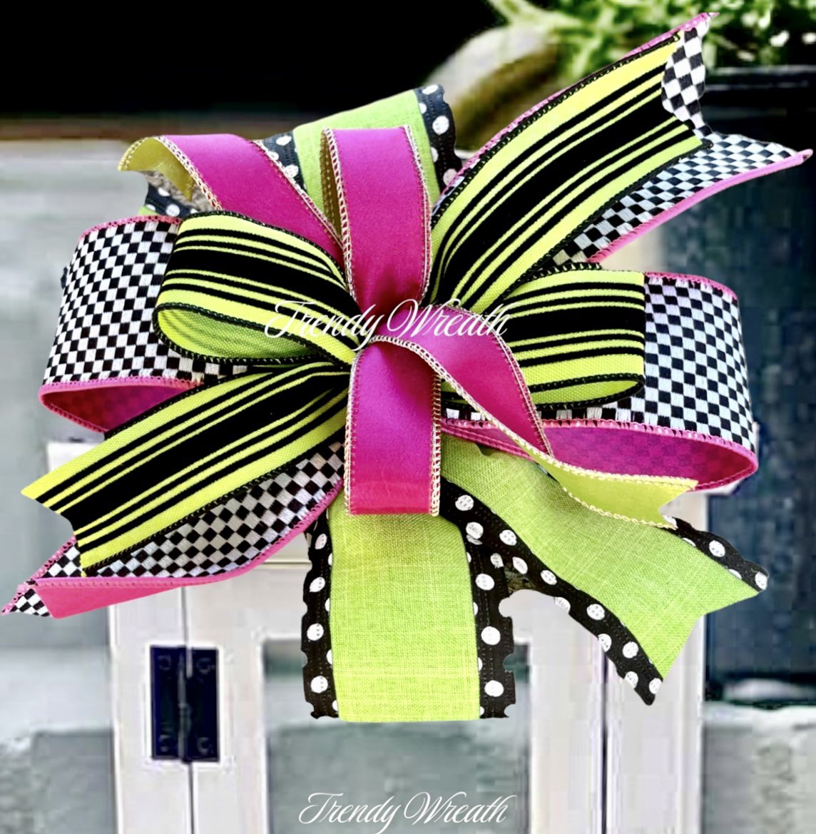 TrendyWreath's tweet photo. Dress up those Naked Lantern’s
#lanternbow #wreathbow
New Design-shop online
#etsyshop
https://t.co/QumSHypIo5
#mercarishop
https://t.co/HaR0f1DQ50
#hotpinklimegreen #designerbows #ribbonbow #halloweenwreath #fallwreath #lanterntopper #bowsbows #Whimsical #limegreen https://t.co/BbGqNBjOnb