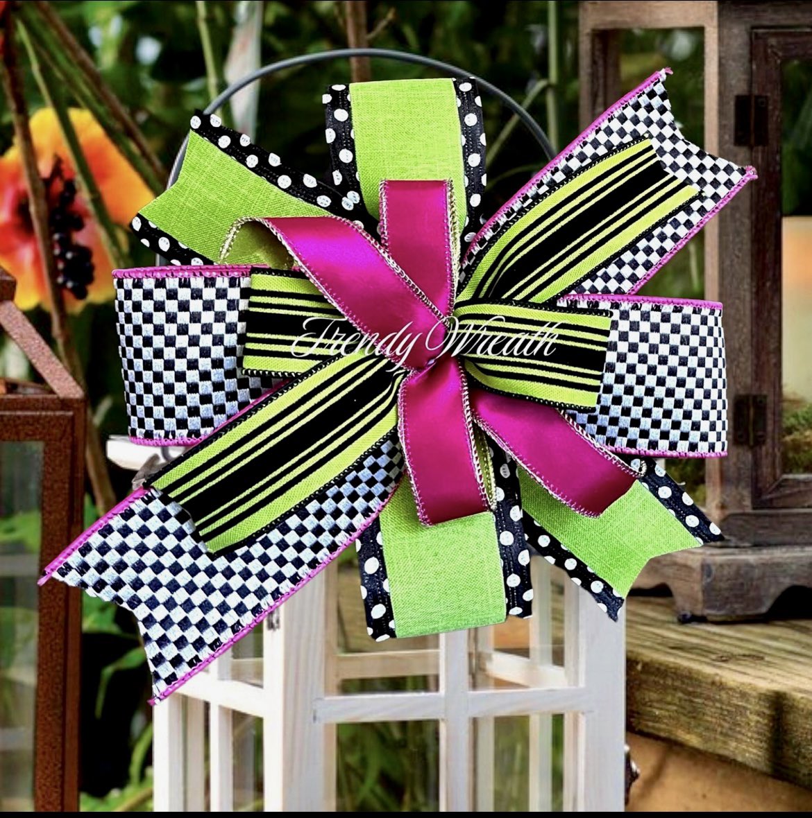 TrendyWreath's tweet photo. Dress up those Naked Lantern’s
#lanternbow #wreathbow
New Design-shop online
#etsyshop
https://t.co/QumSHypIo5
#mercarishop
https://t.co/HaR0f1DQ50
#hotpinklimegreen #designerbows #ribbonbow #halloweenwreath #fallwreath #lanterntopper #bowsbows #Whimsical #limegreen https://t.co/BbGqNBjOnb