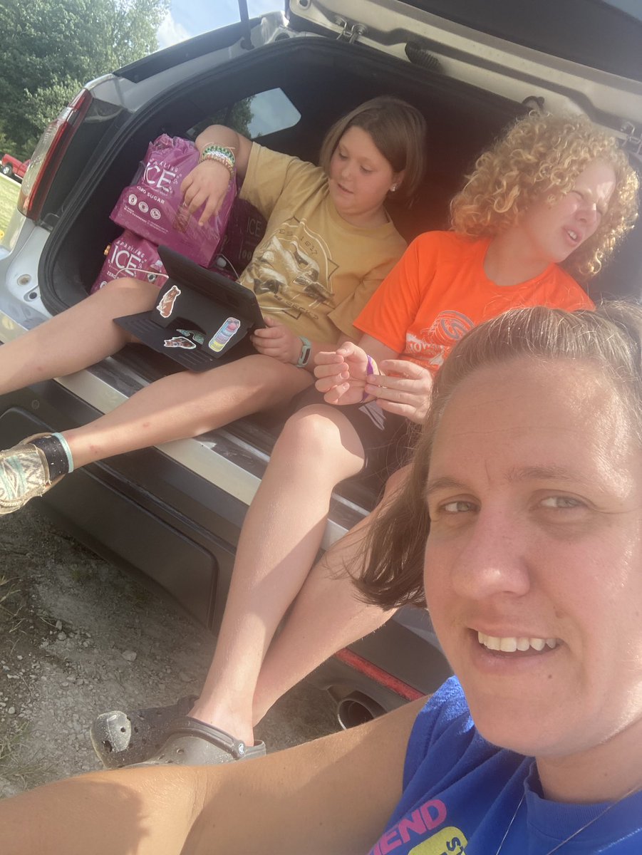 alripberger's tweet photo. When told to evacuate a building due to smoke and electricity issues…. You listen. #showpiglifelessons https://t.co/l8Eb50Hs4S
