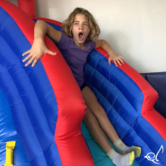 This week's Physical Therapy obstacle course is inflatable! #eyaslanding #merlindayacademy #balance #bouncehouse #obstaclecourse #coordination #climb #slide #therapygym #therapeuticgym #pediatricgym #kidsgym #gymtime #gymfun #physicaltherapy #physicaltherapist #grossmotorskills