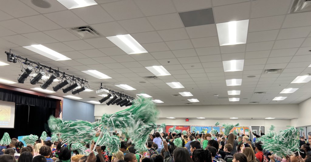 MissCress's tweet photo. First Degan Rally of the year and my first one ever!💚🦅 #wearedegan #oneLISD https://t.co/pE7lJfjDPg