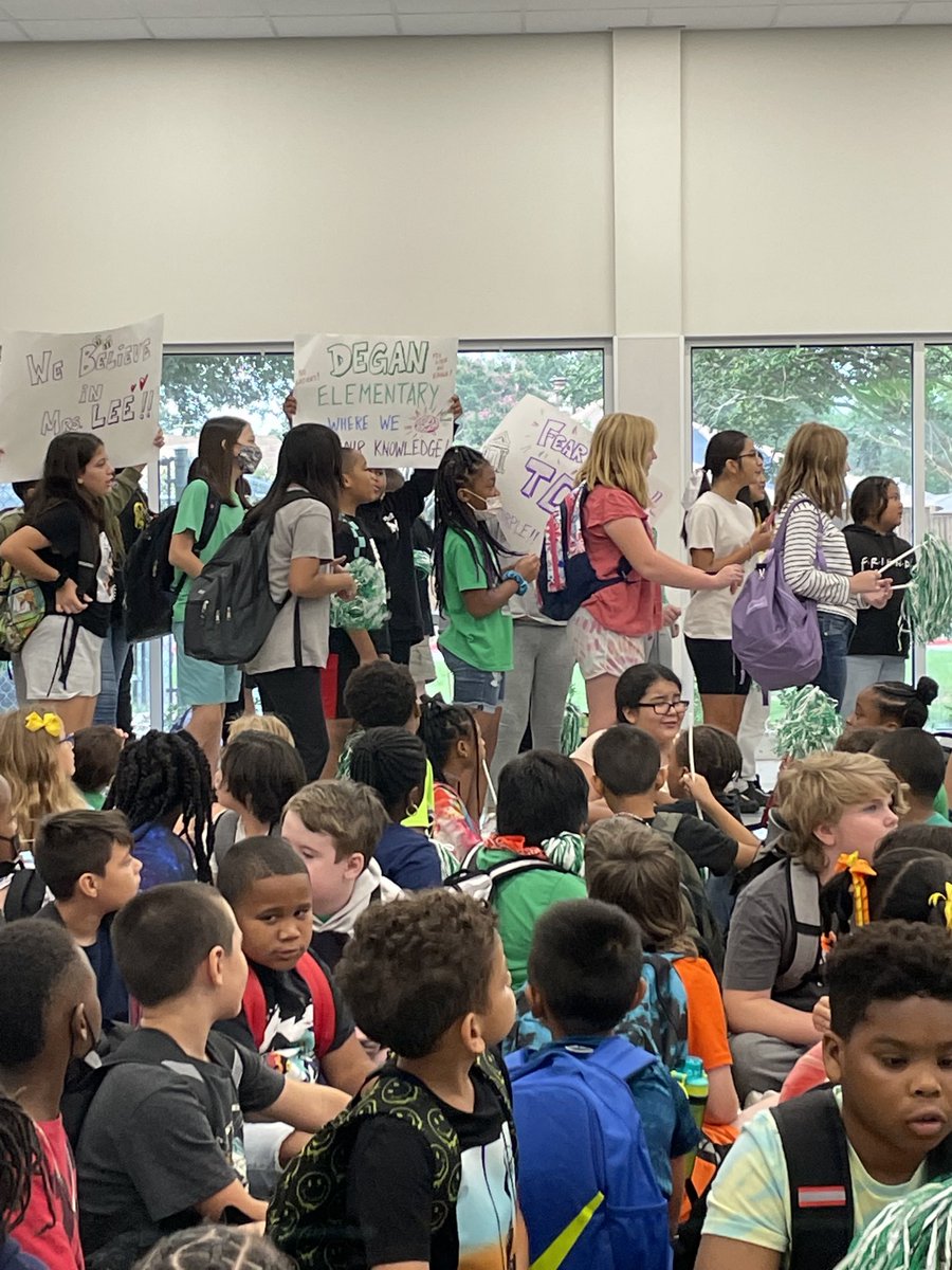 MrsGalloway3's tweet photo. Look at these fearless fifth grade teachers and students doing their cheer this morning at our Rally!! #wearedegan #onelisd https://t.co/1rjbek0XiI