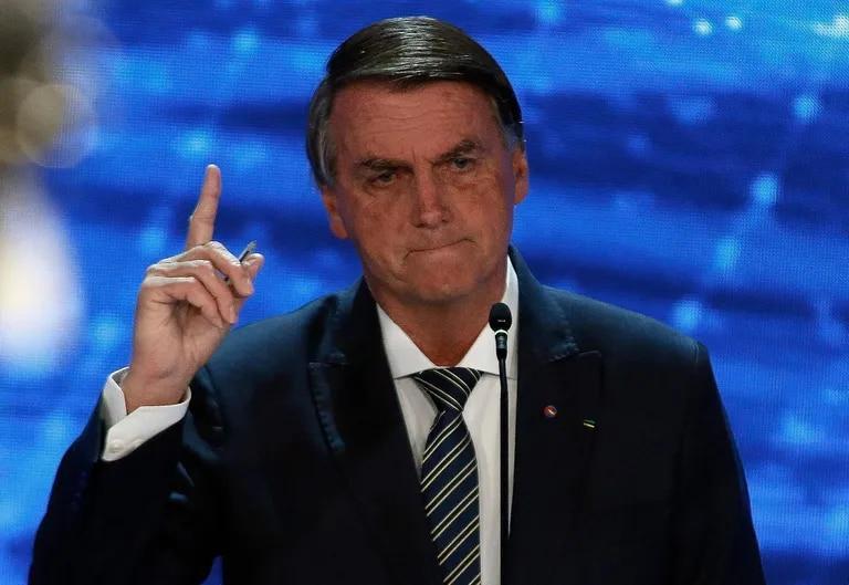 LANACION's tweet photo. Bolsonaro “lamentó” el atentado contra Cristina Kirchner, pero agregó: “Casi muero en 2018 y no vi a la izquierda preocupándose por mí” https://t.co/TGr1ibHDnp https://t.co/YSKX5CD6bH