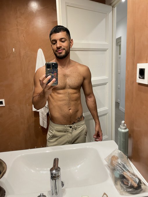 1 pic. Antes de la ? /// despues de la escena de 4 horas ? https://t.co/feFaVuvipz