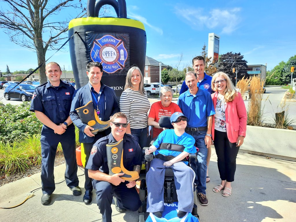 jennkfrench's tweet image. Glad to join local Firefghters at the Oshawa Centre today to support their annual #BootToll to raise money for @MD_Canada.  @iafflocal465