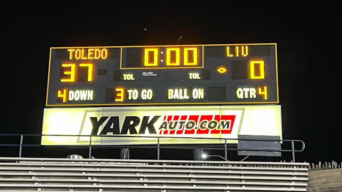 hayestrev's tweet photo. Last night, made my college football debut as an ESPN producer. Wasn’t the best game with Toledo blowing out LIU, but the broadcast was pretty good. Told some nice stories. Thanks to all who helped me get here. #Bucketlist ✅ GoalAchieved ✅ #TVForHire https://t.co/04gHCNXiPQ