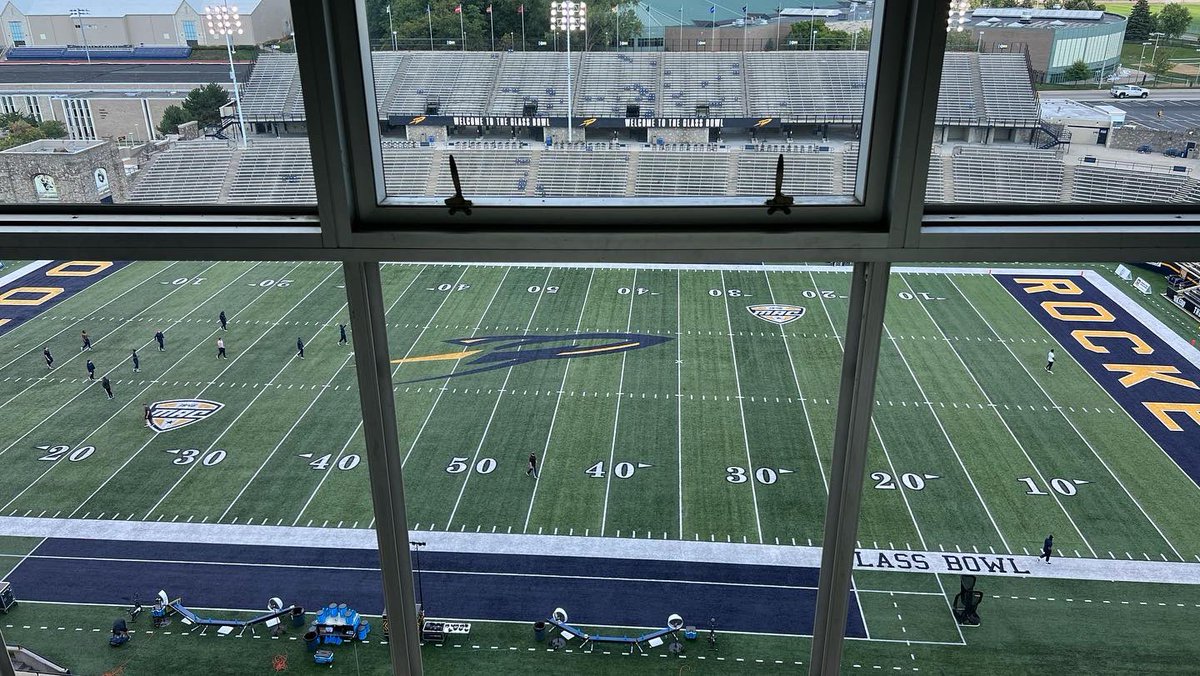 hayestrev's tweet photo. Last night, made my college football debut as an ESPN producer. Wasn’t the best game with Toledo blowing out LIU, but the broadcast was pretty good. Told some nice stories. Thanks to all who helped me get here. #Bucketlist ✅ GoalAchieved ✅ #TVForHire https://t.co/04gHCNXiPQ