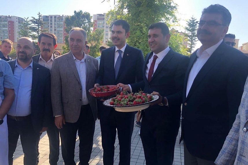 Hüyük Çileği Sayın <a href="/EmineErdogan/">Emine Erdoğan</a> hanımefendiden tam not aldı Konya gasto fest ‘in mimarı <a href="/u_ibrahim_altay/">Uğur İbrahim Altay</a> başkanım minnettarız şahsıma ilçeme verdiğiniz değerden dolayı teşekkür ederim Sayın Bakanım <a href="/murat_kurum/">Murat KURUM</a> beyfendi İlçemize hep destek tam destek sağlayan vekilim <a href="/oerdem42/">Orhan Erdem</a>